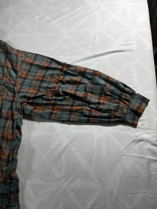 Easel Los Angeles Women’s Long Sleeve Raw Hems Flannel Size Large Distressed - Picture 2 of 14